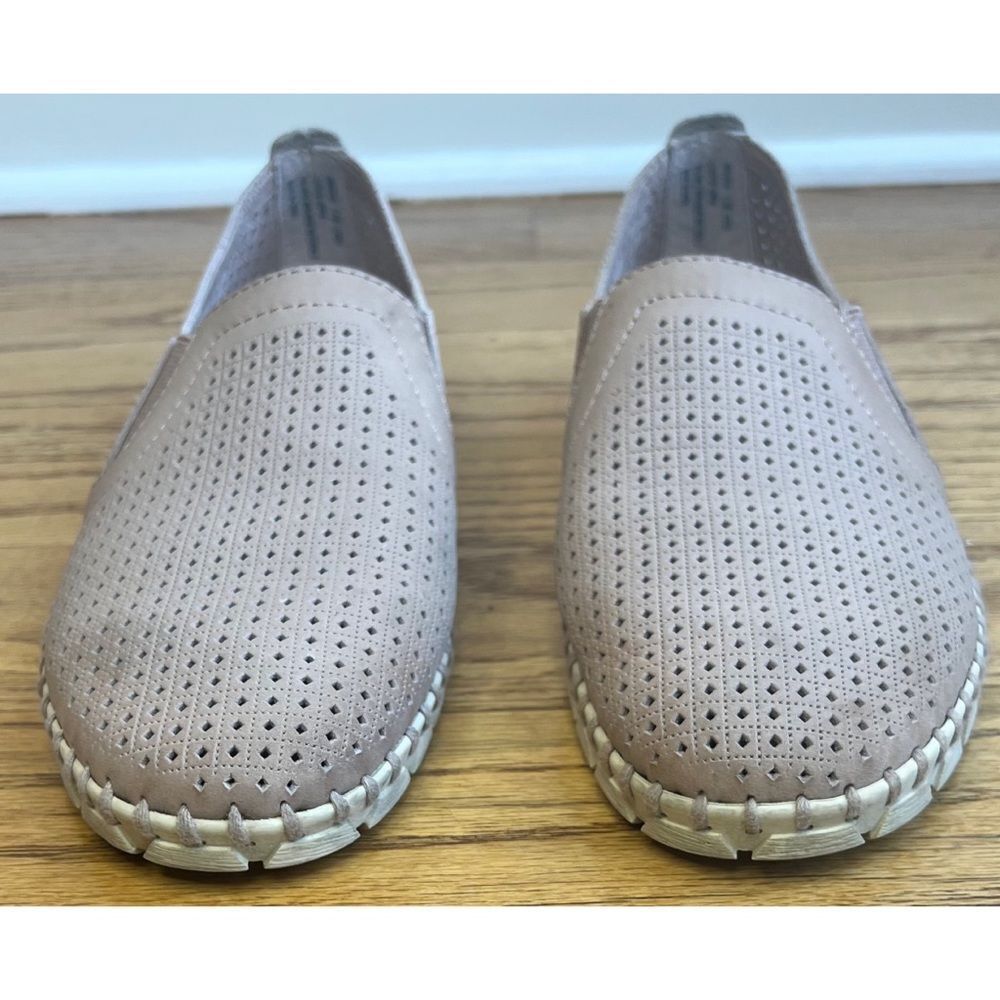 OTBT Women’s Cocoa Tan “Universe” Slip On Perforated Leather Flat Shoe Size 7.5 - Picture 2 of 11